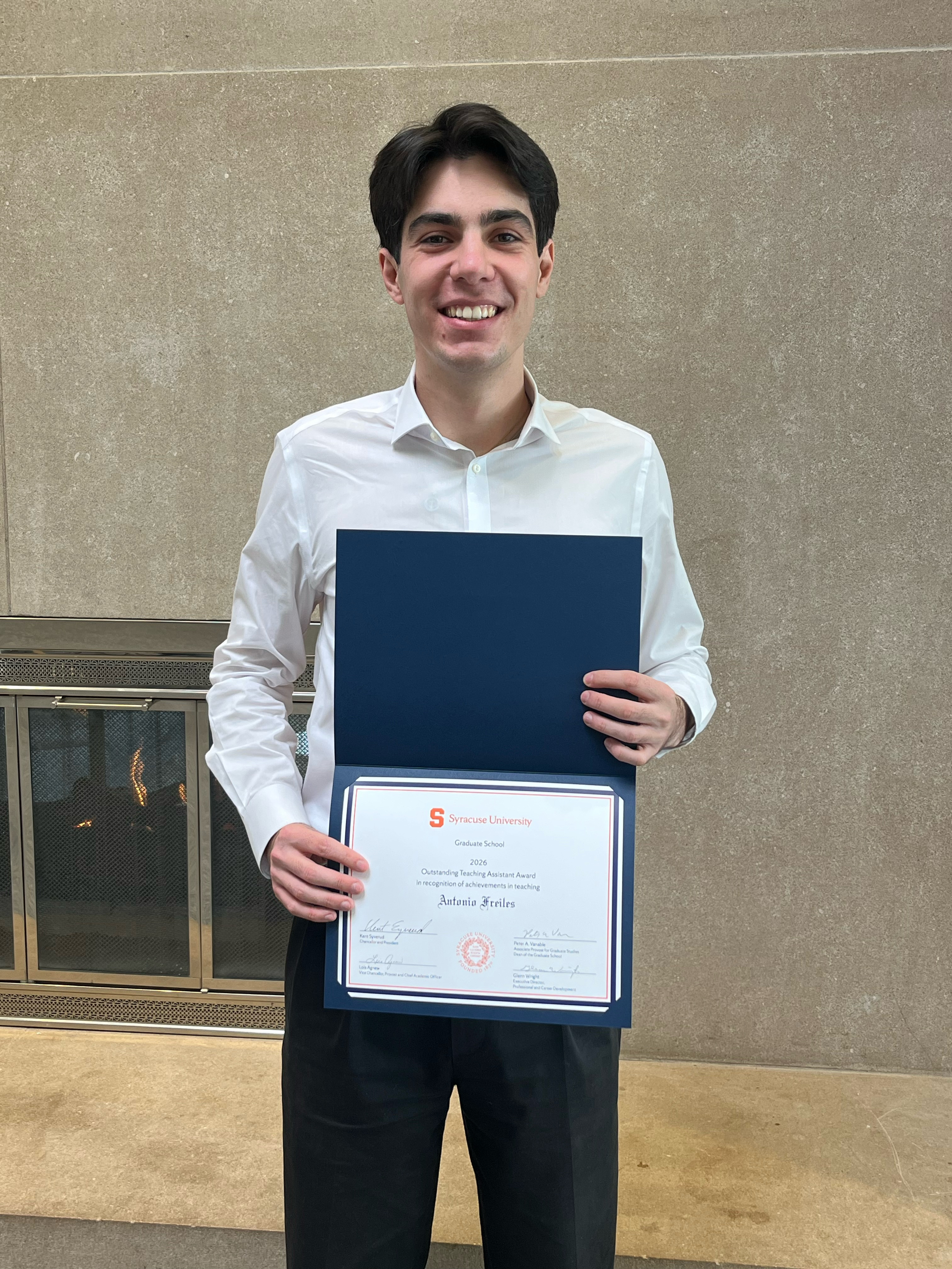 Antonio Freiles receiving the teaching award